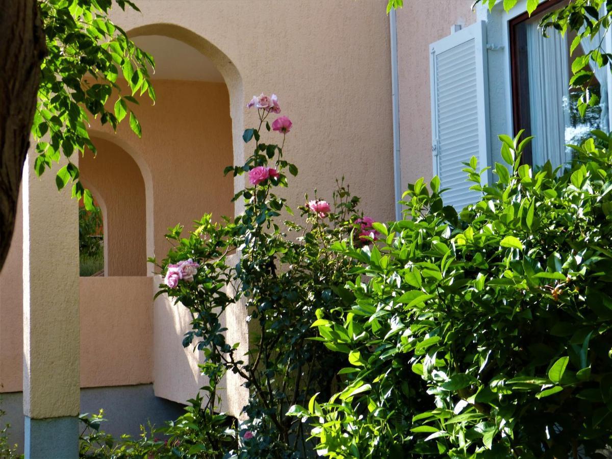 Apartmani Milena Barbat na Rabu Esterno foto