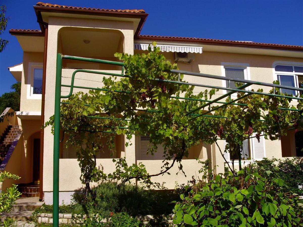 Apartmani Milena Barbat na Rabu Esterno foto