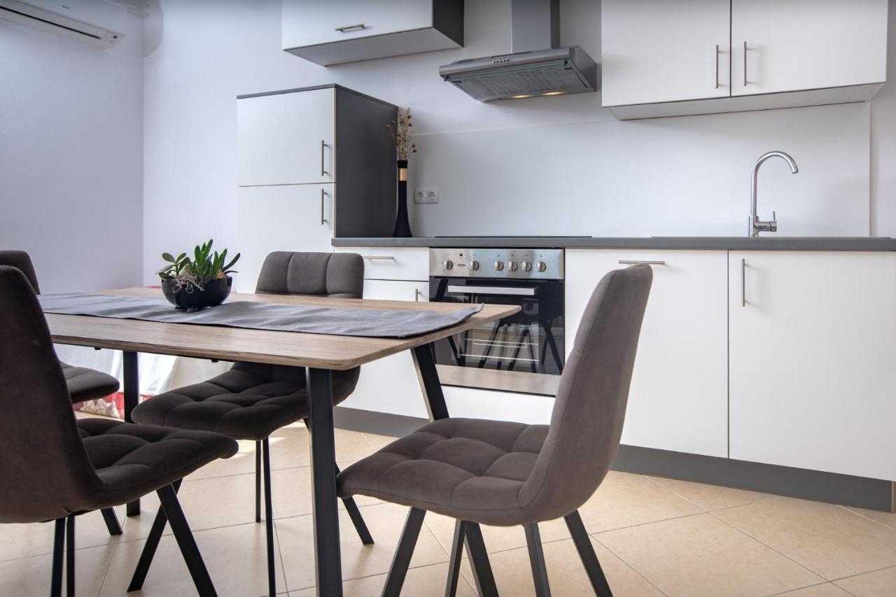 Apartmani Milena Barbat na Rabu Esterno foto