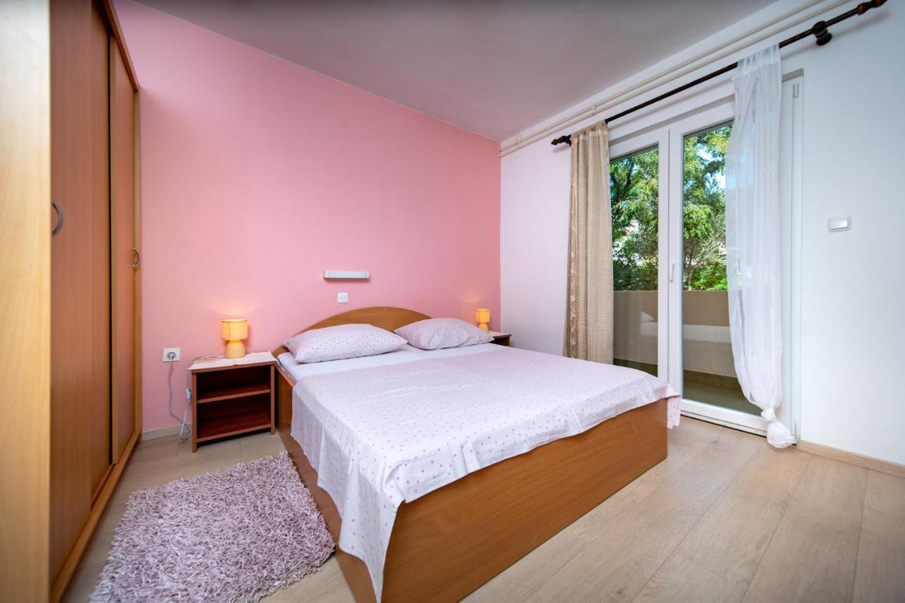 Apartmani Milena Barbat na Rabu Esterno foto