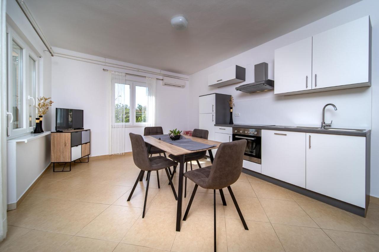 Apartmani Milena Barbat na Rabu Esterno foto