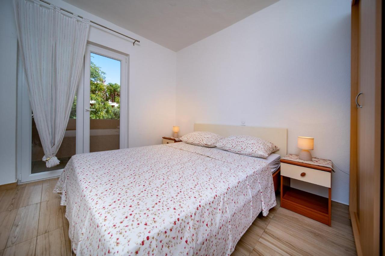 Apartmani Milena Barbat na Rabu Esterno foto