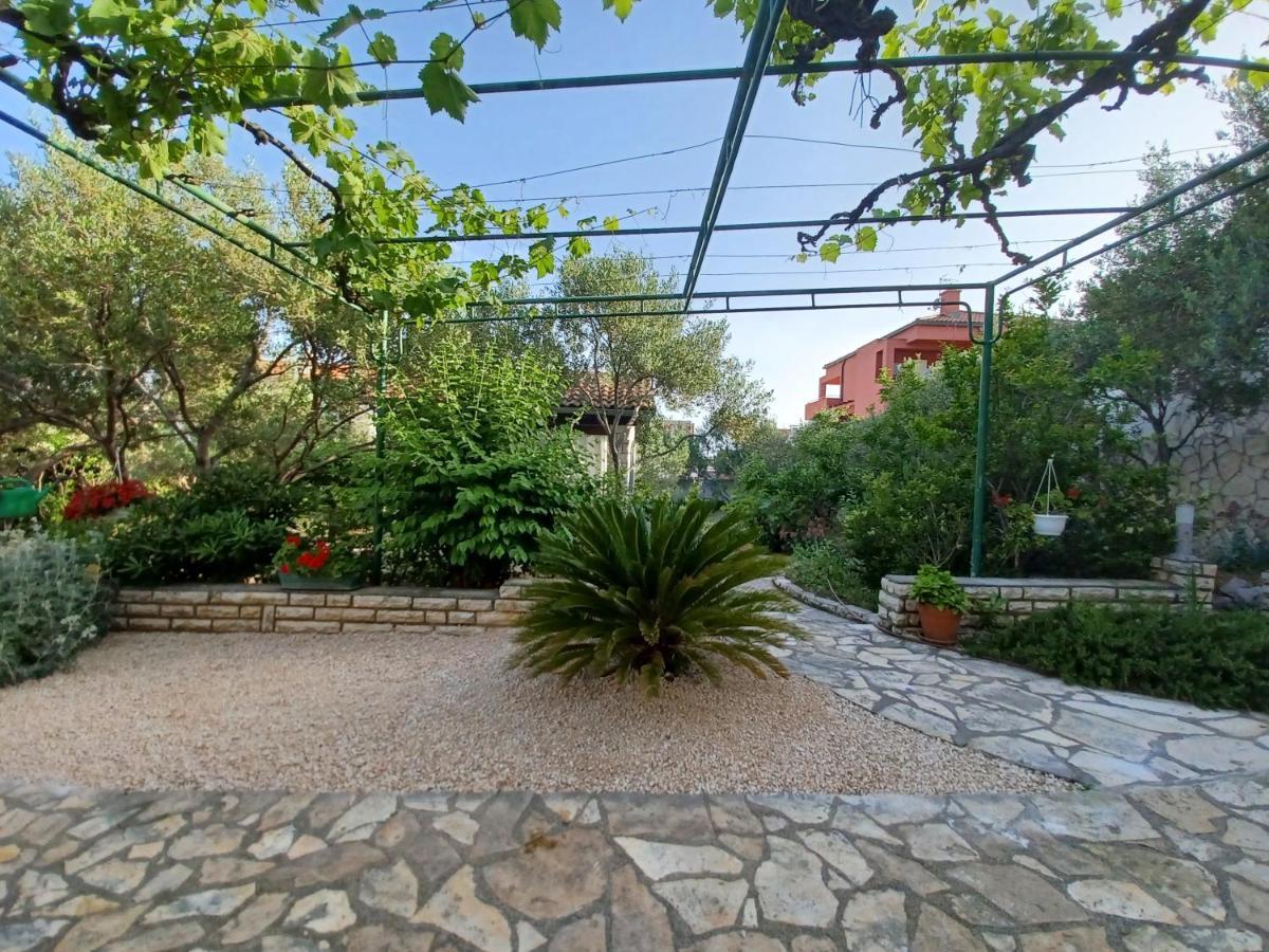 Apartmani Milena Barbat na Rabu Esterno foto