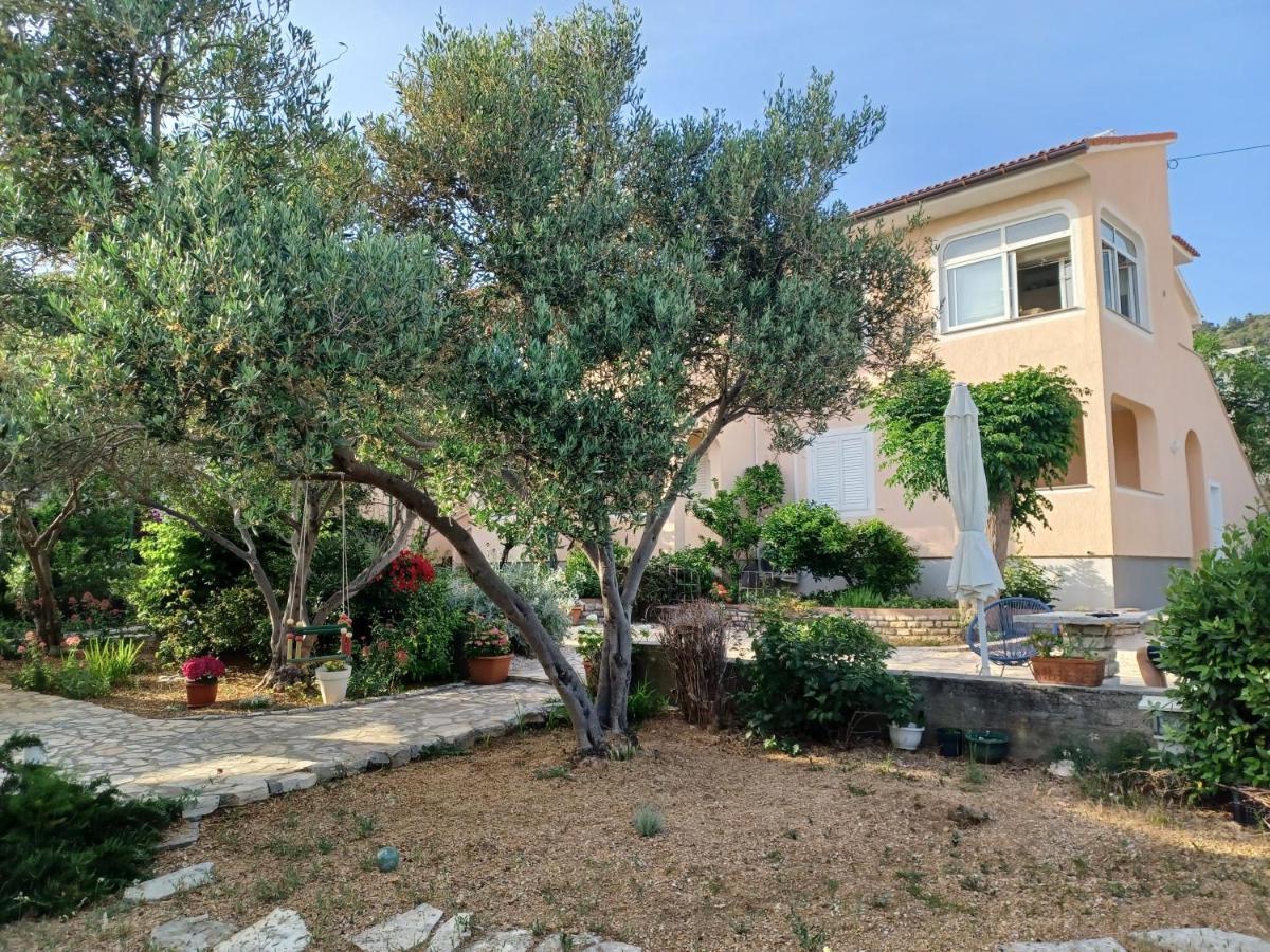 Apartmani Milena Barbat na Rabu Esterno foto